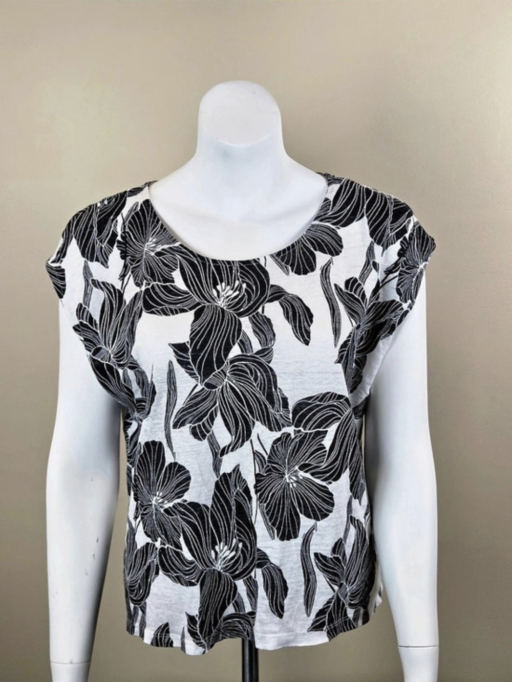 Tahari 100% Linen Cap Sleeve Abstract Floral Button Back Top Large